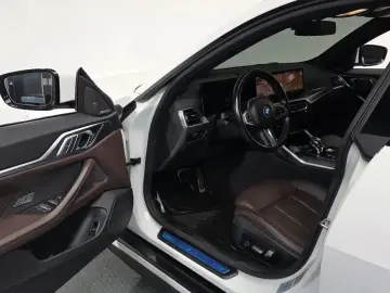 2022 BMW i4 с пробегом 96 837 км