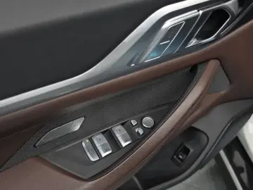 2022 BMW i4 с пробегом 96 837 км