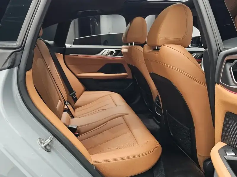 2022 BMW i4 с пробегом 32 965 км