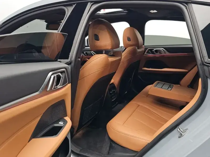 2022 BMW i4 с пробегом 32 965 км