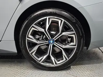 2022 BMW i4 с пробегом 32 965 км