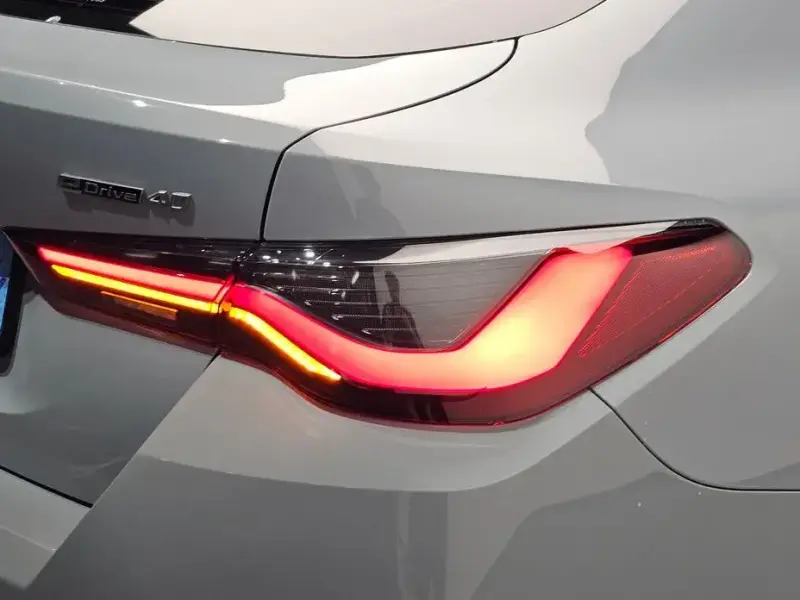 2022 BMW i4 с пробегом 32 965 км