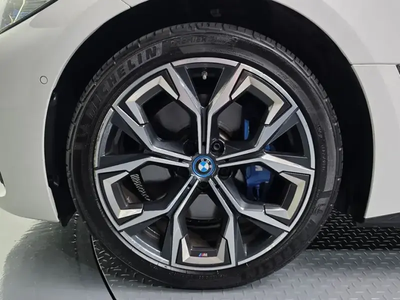 2023 BMW i4 с пробегом 51 208 км