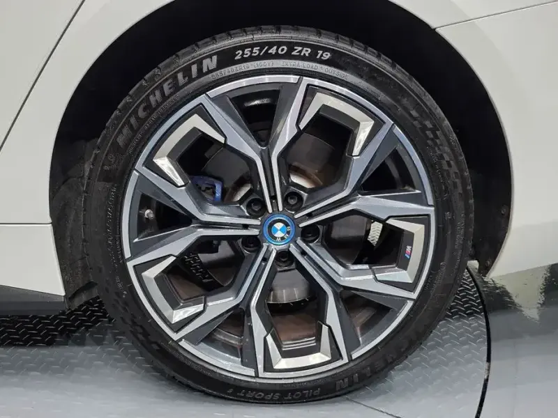 2023 BMW i4 с пробегом 51 208 км