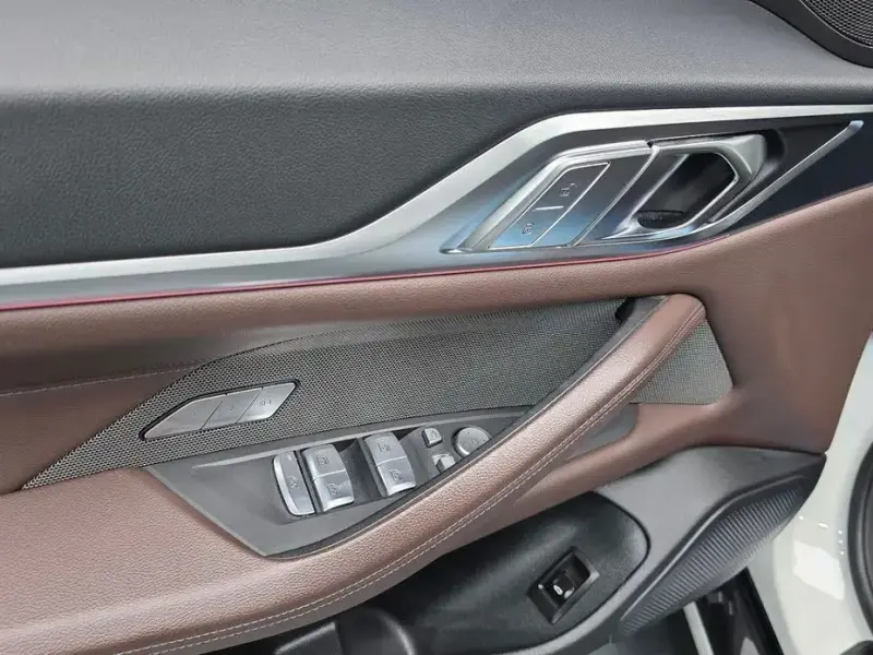 2023 BMW i4 с пробегом 51 208 км