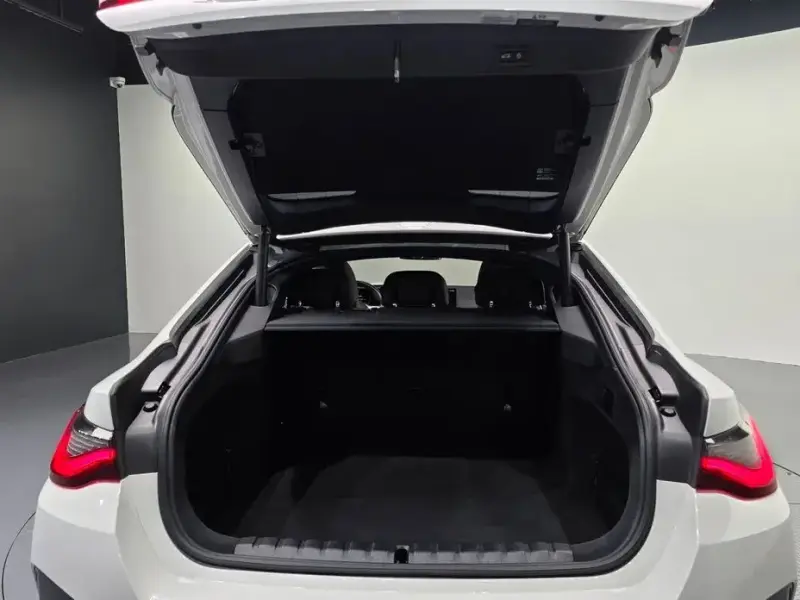 2023 BMW i4 с пробегом 51 208 км