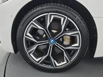 2022 BMW i4 с пробегом 74 678 км