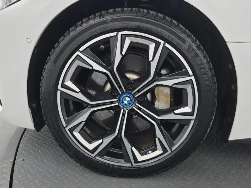 2022 BMW i4 с пробегом 74 678 км