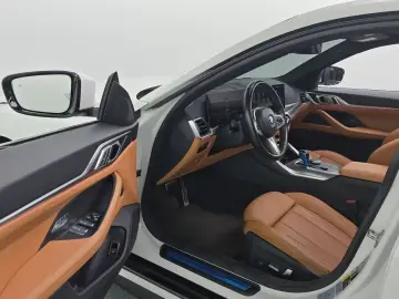 2022 BMW i4 с пробегом 74 678 км