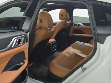 2022 BMW i4 с пробегом 74 678 км