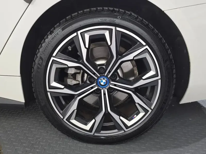2022 BMW i4 с пробегом 74 678 км