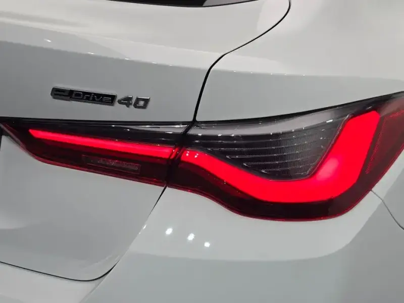 2022 BMW i4 с пробегом 74 678 км