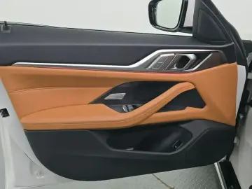 2022 BMW i4 с пробегом 74 678 км