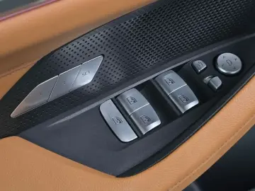 2022 BMW i4 с пробегом 74 678 км