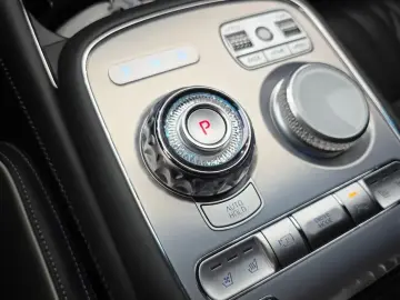 2023 Genesis G90 с пробегом 57 846 км