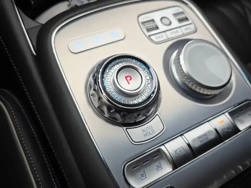 2023 Genesis G90 с пробегом 57 846 км
