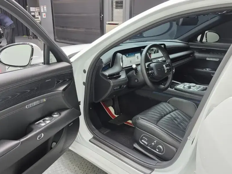 2023 Genesis G90 с пробегом 57 846 км