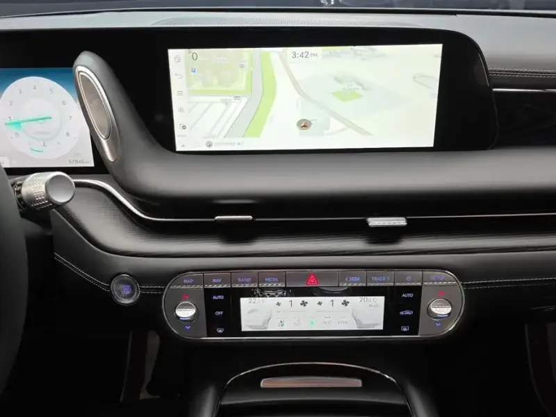 2023 Genesis G90 с пробегом 57 846 км
