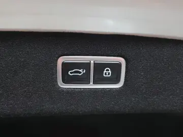 2023 Genesis G90 с пробегом 57 846 км