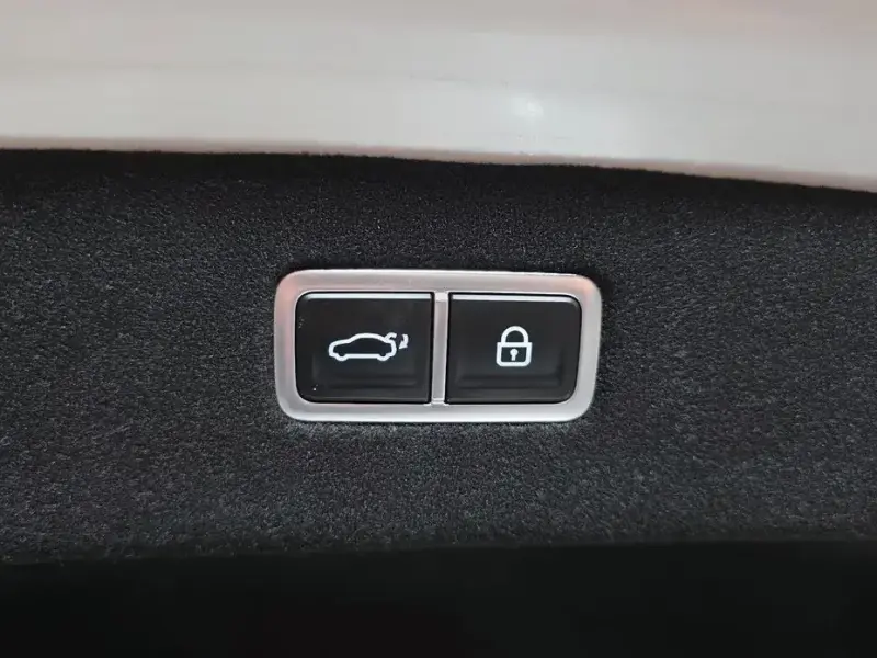 2023 Genesis G90 с пробегом 57 846 км
