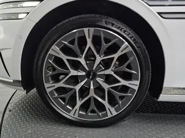 2023 Genesis G90 с пробегом 55 231 км