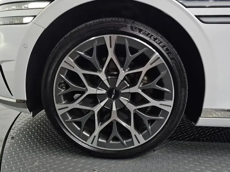 2023 Genesis G90 с пробегом 55 231 км