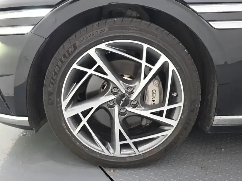 2023 Genesis G90 с пробегом 58 216 км
