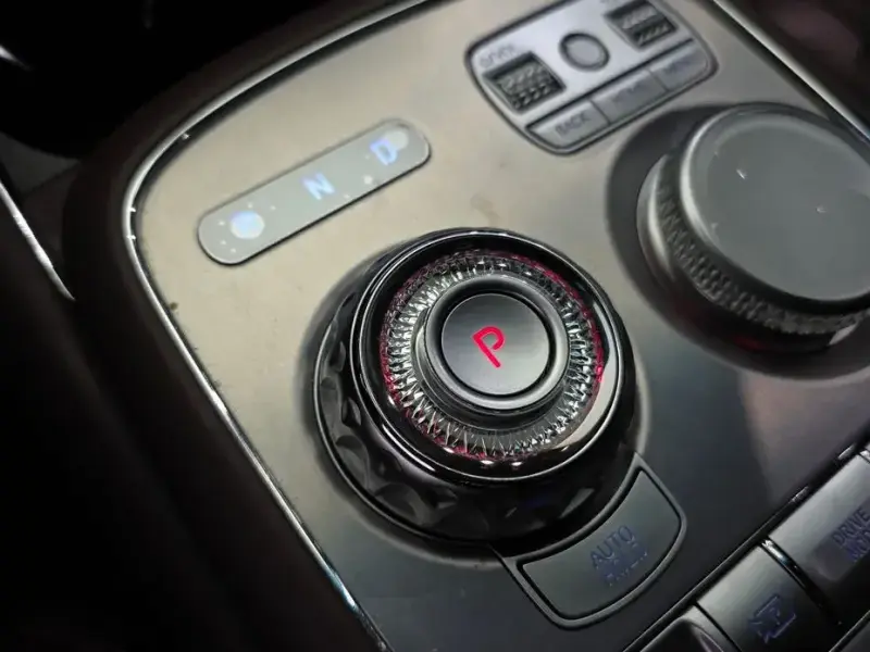 2023 Genesis G90 с пробегом 58 216 км
