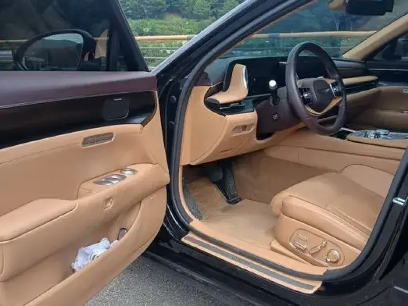 2023 Genesis G90 с пробегом 67 100 км