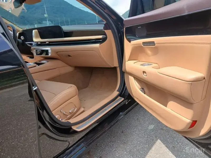 2023 Genesis G90 с пробегом 67 100 км