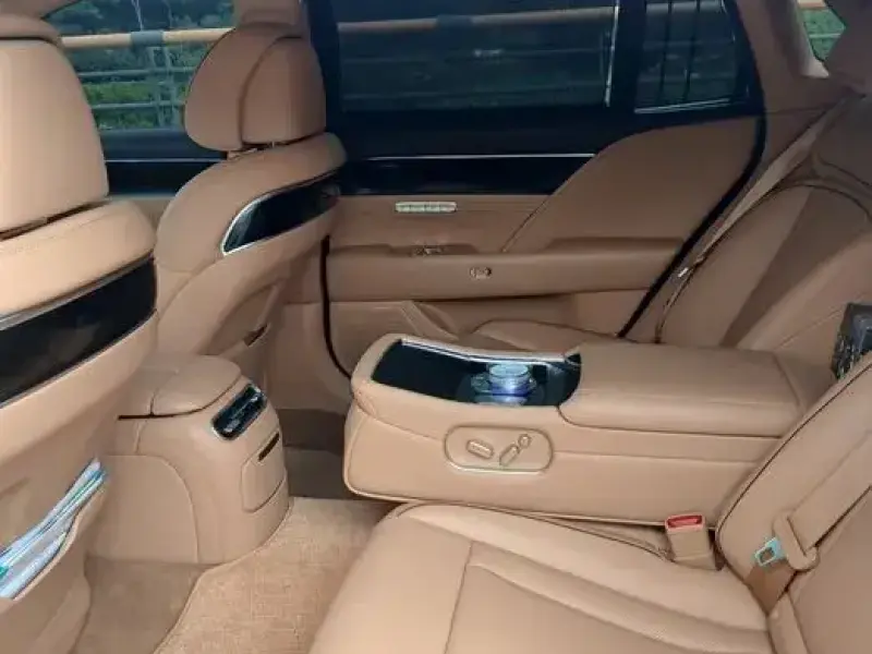 2023 Genesis G90 с пробегом 67 100 км