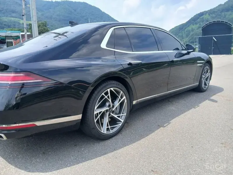 2023 Genesis G90 с пробегом 67 100 км
