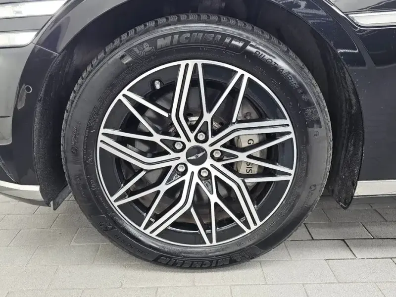 2023 Genesis G90 с пробегом 95 561 км
