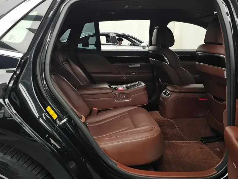 2023 Genesis G90 с пробегом 95 561 км