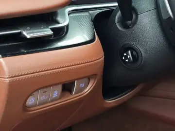 2023 Genesis G90 с пробегом 95 561 км