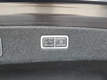 2023 Genesis G90 с пробегом 95 561 км