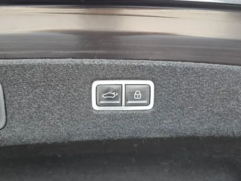 2023 Genesis G90 с пробегом 95 561 км