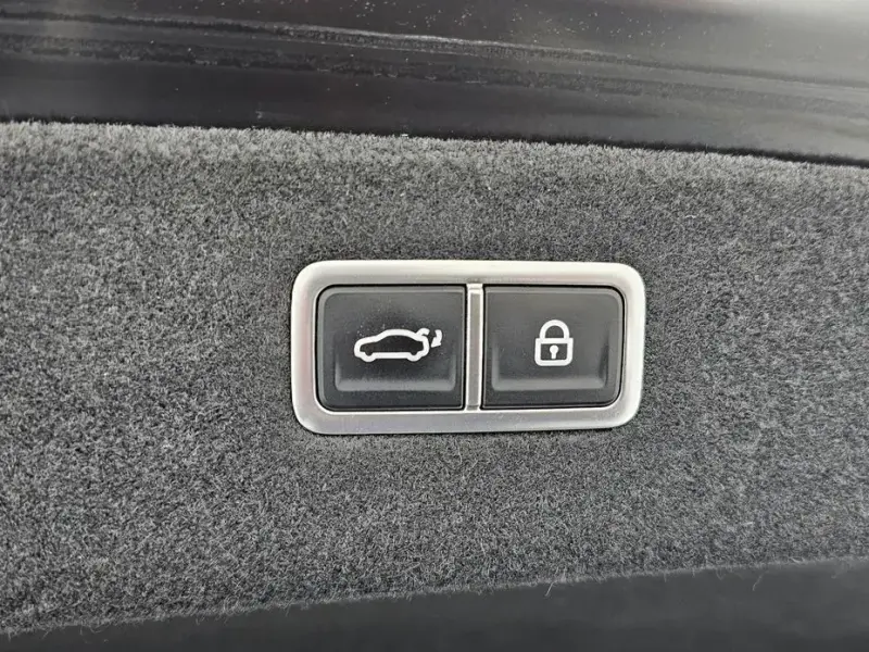 2023 Genesis G90 с пробегом 51 550 км