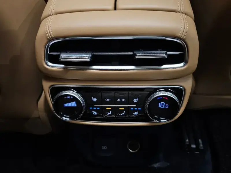 2023 Genesis GV80 с пробегом 90 557 км