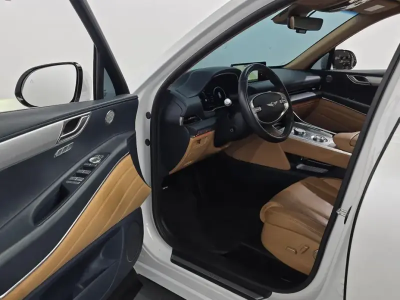 2023 Genesis GV80 с пробегом 44 136 км