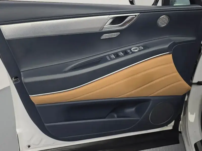 2023 Genesis GV80 с пробегом 44 136 км