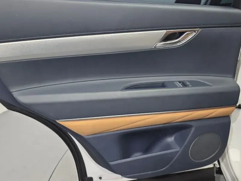 2023 Genesis GV80 с пробегом 44 136 км