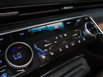 2023 Genesis GV80 с пробегом 50 826 км