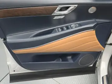 2023 Genesis GV80 с пробегом 50 826 км