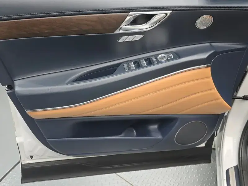 2023 Genesis GV80 с пробегом 50 826 км