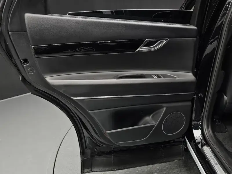 2023 Genesis GV80 с пробегом 62 487 км
