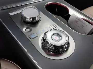 2023 Genesis GV80 с пробегом 14 259 км