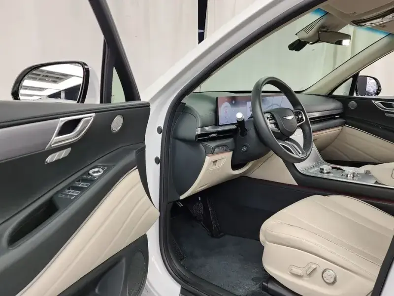 2023 Genesis GV80 с пробегом 14 259 км