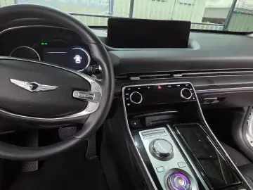 2023 Genesis GV80 с пробегом 31 000 км