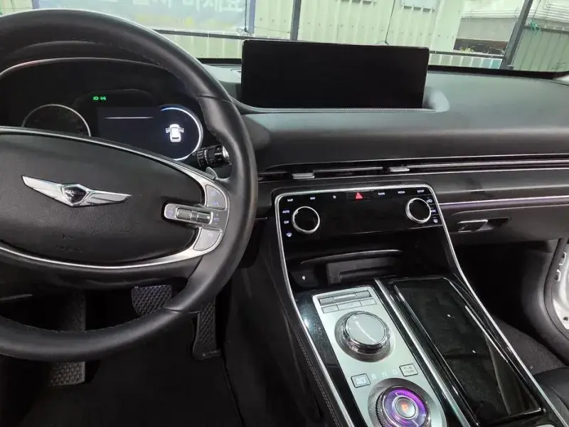 2023 Genesis GV80 с пробегом 31 000 км